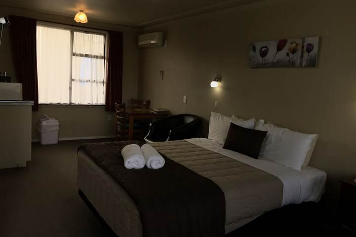 Room 7 of 100