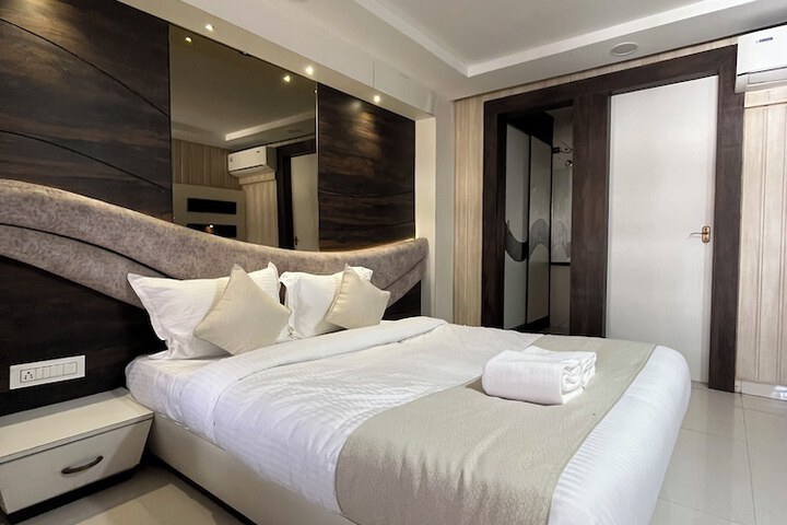 Room 2 of 22