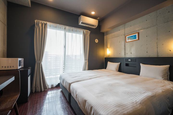 Room 80 of 191