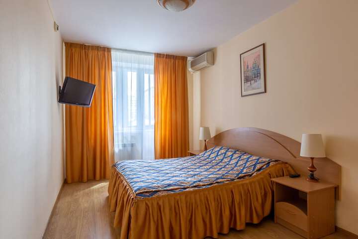 Room 10 of 62