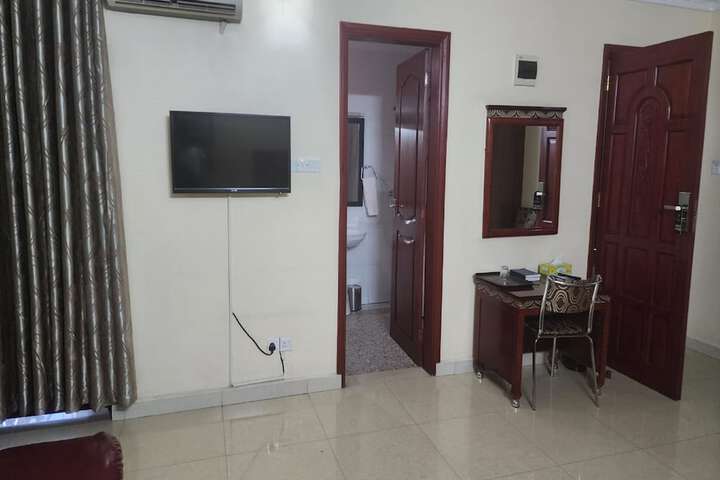 Room 34 of 67