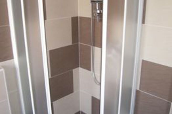 Room 4 of 16