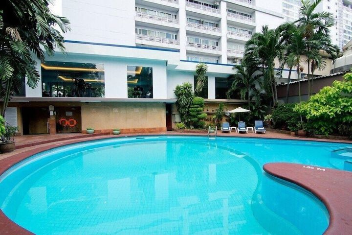 Pool 40 of 47