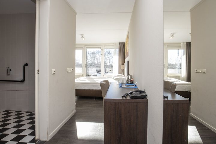 Room 6 of 31
