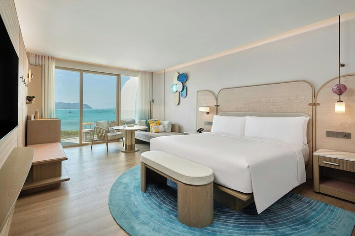 Room 16 of 210