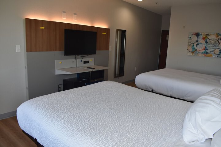 1 Queen Bed Deluxe Accessible Room (23 of 28)