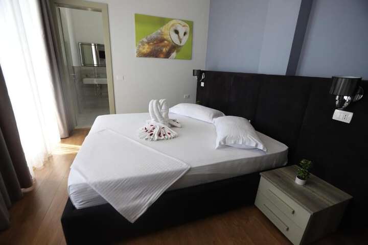 Room 4 of 66