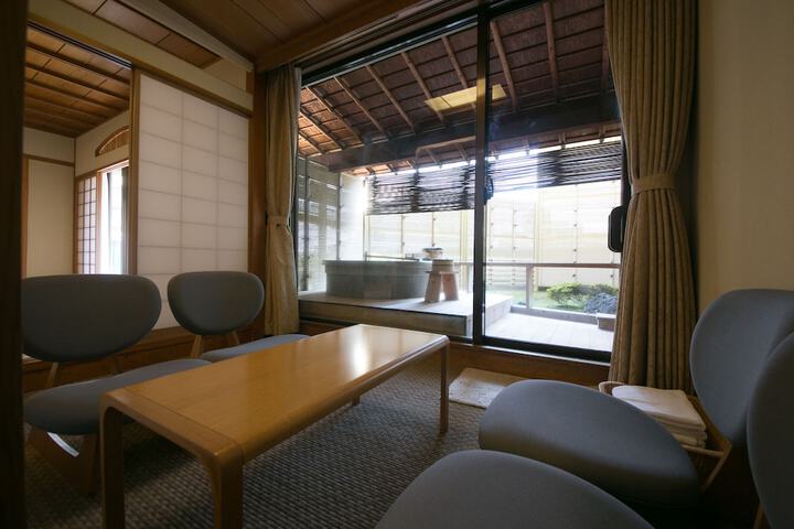 Room 15 of 50