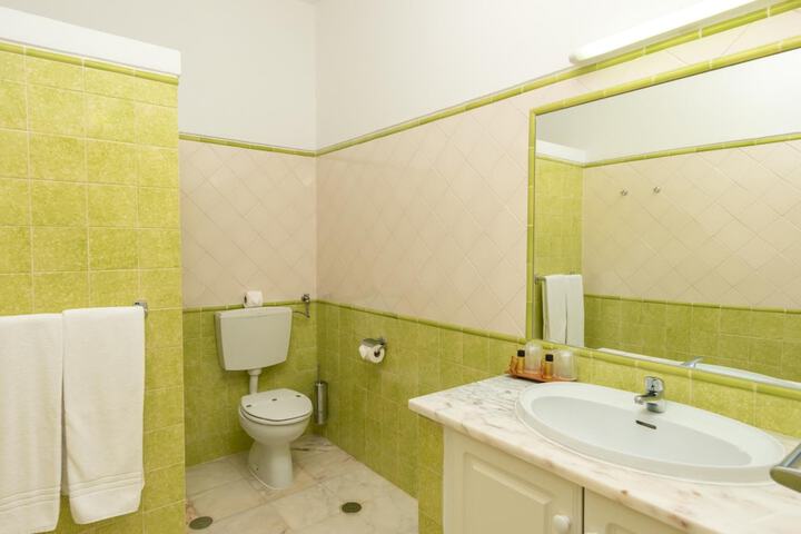 Room 15 of 60