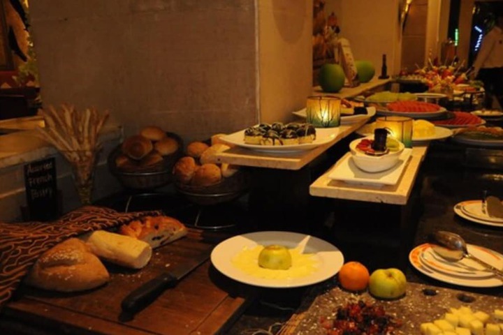 Dining 36 of 68