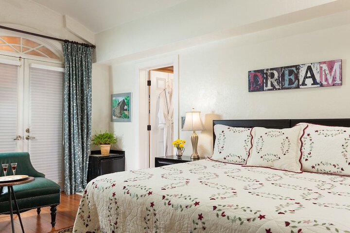 Room 17 of 60