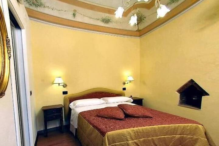 Room 29 of 102