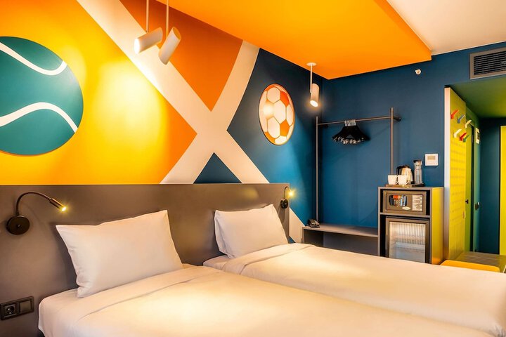 Room 33 of 83