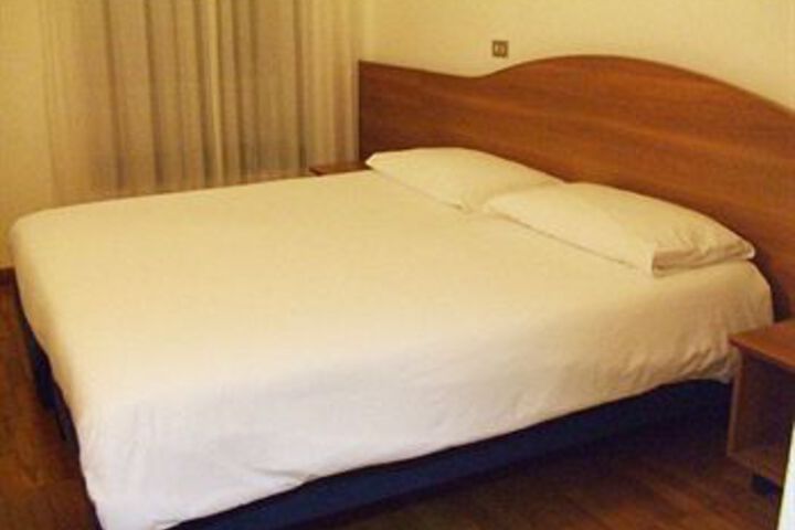 Room 21 of 29