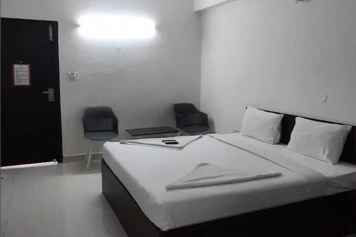 Room 6 of 25