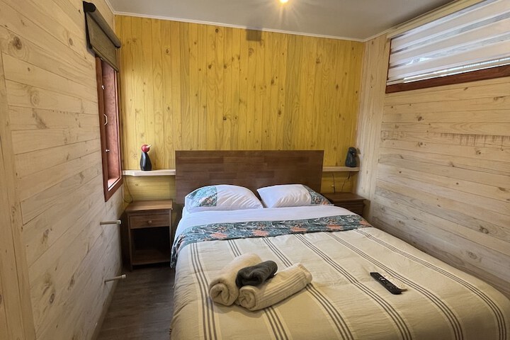 Room 2 of 33