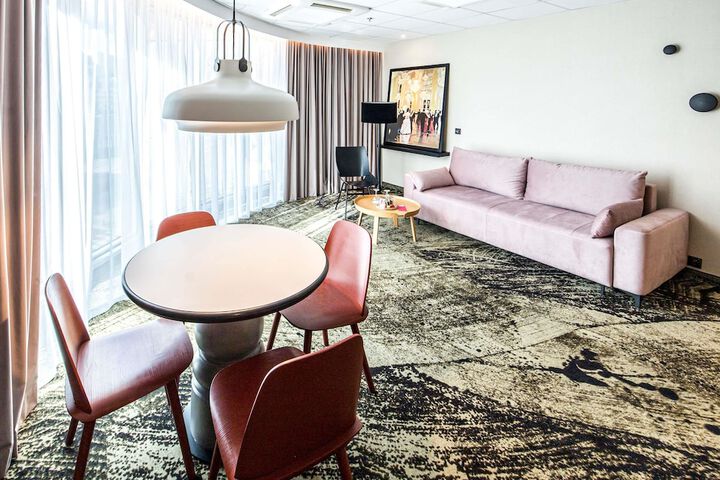 Room 56 of 249