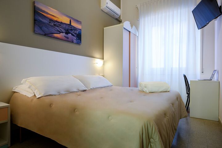 Room 12 of 37