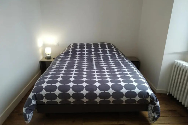 Room 4 of 9