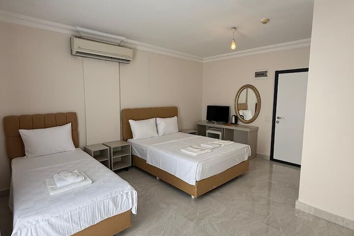 Room 4 of 10