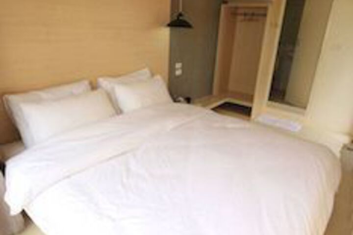 Room 6 of 23