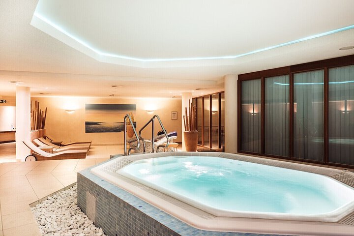 Spa 16 of 58