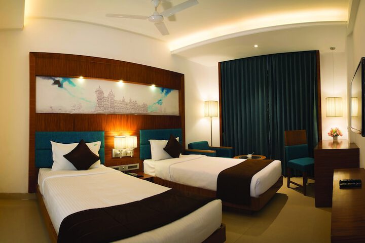 Room 6 of 30