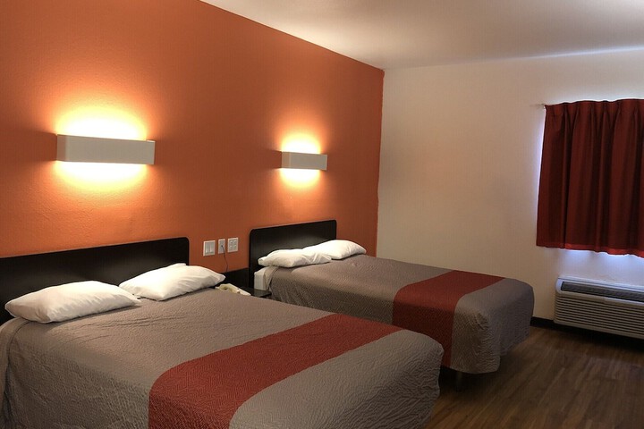 Room 13 of 34
