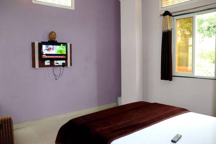 Room 17 of 37