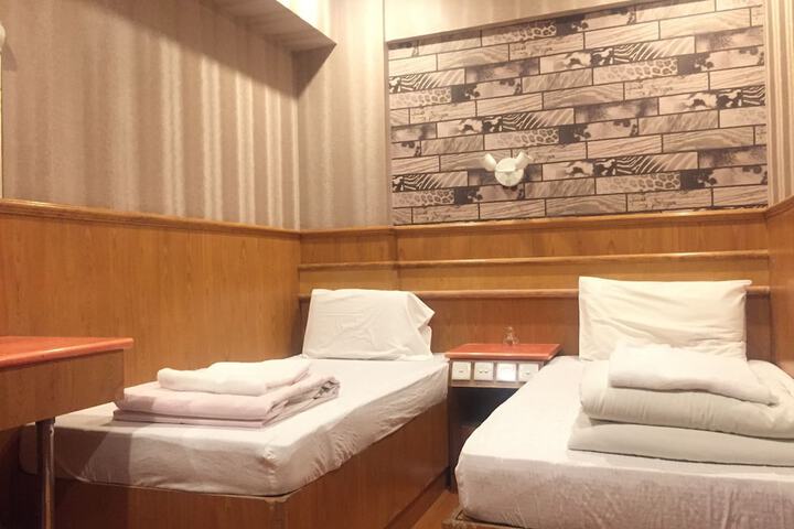 Room 10 of 30