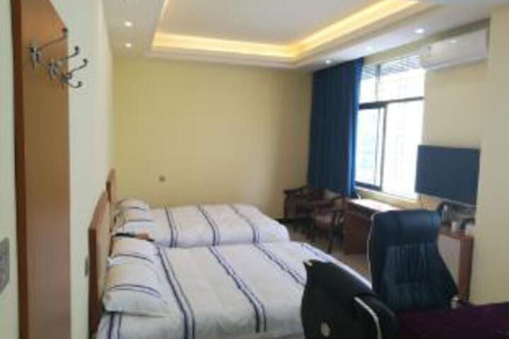 Room 9 of 11