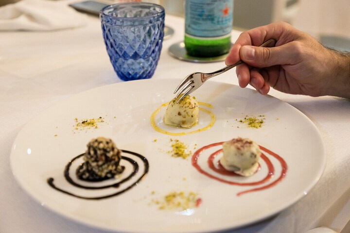 Dining 32 of 101
