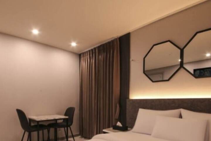 Room 7 of 23