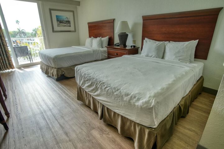 2 Queen Beds Marina View (13 of 15)