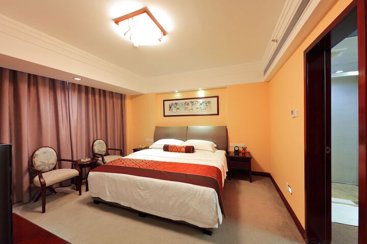Room 17 of 36