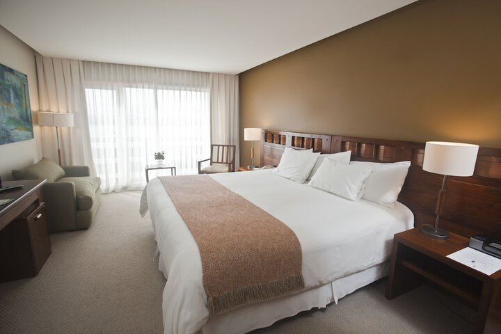 Room 12 of 140