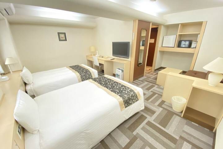 Room 12 of 33