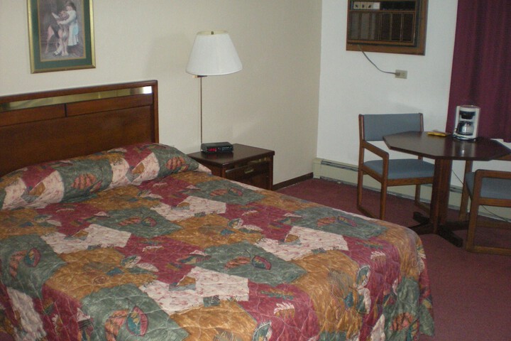1 Queen Bed (4 of 4)