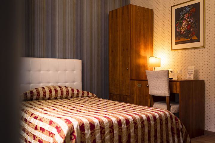 Room 7 of 60