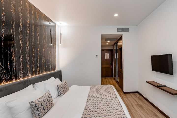 Room 18 of 85