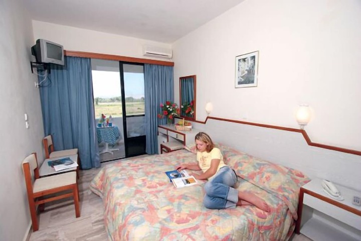 Room 6 of 25