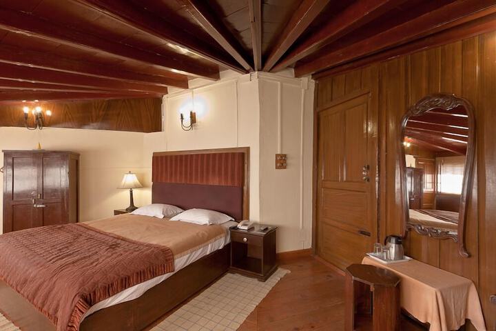 Room 10 of 19