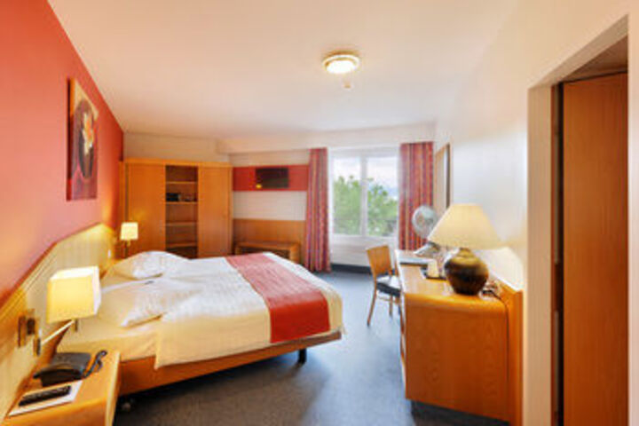 Room 32 of 102