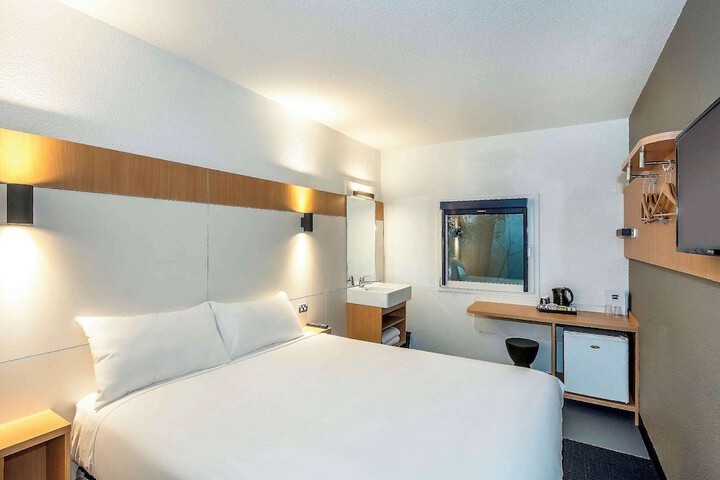 Room 10 of 19