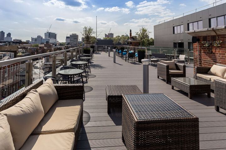 Lounge 74 of 90