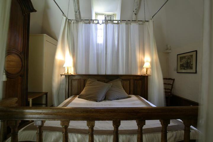 Room 9 of 47