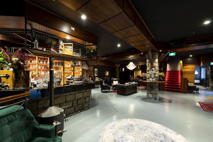 Lounge 176 of 210