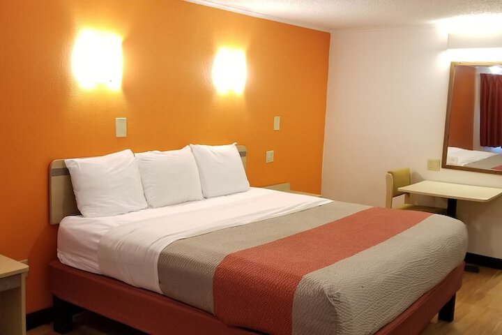 Standard Double Bed (2 of 17)