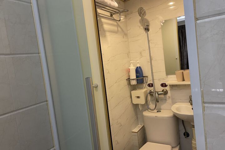 Room 116 of 195