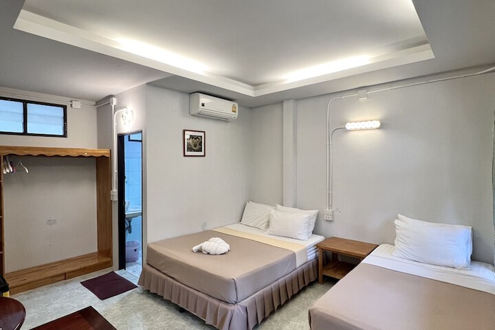 Room 10 of 77